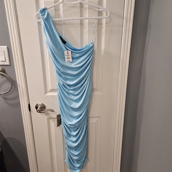 Le Chateau One-Shoulder Party Dress - Picture 5 of 5